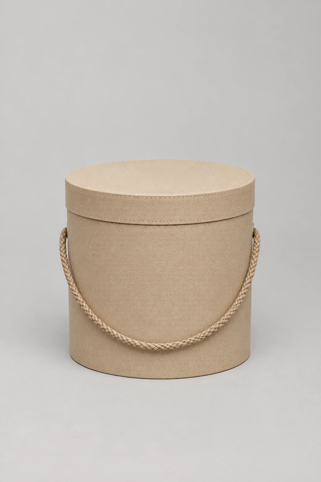 Round sand-coloured hat box with braided cord handle